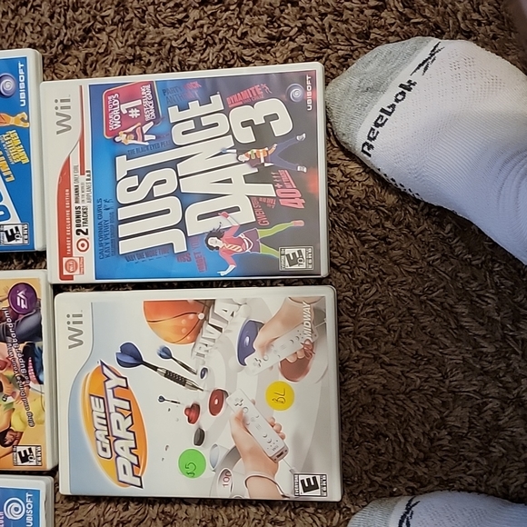 Wii console and games - Picture 8 of 8